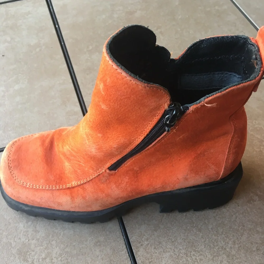 Orange suede mini platform boots, orange Bogner boots
